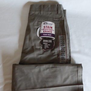 LEE PERFORMANCE KHAKIS STAIN RESISTANT 36 x 34 PLAIN FRONT STRAIGHT LEG OLIVE